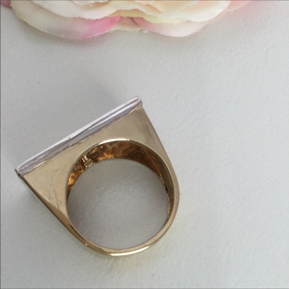 14k UNIQUE FLOWER RING - Picture 4 of 8